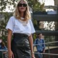 Cómo combinar camisetas básicas y lograr 15 looks con 3 prendas 15 Como combinar camisetas básicas
