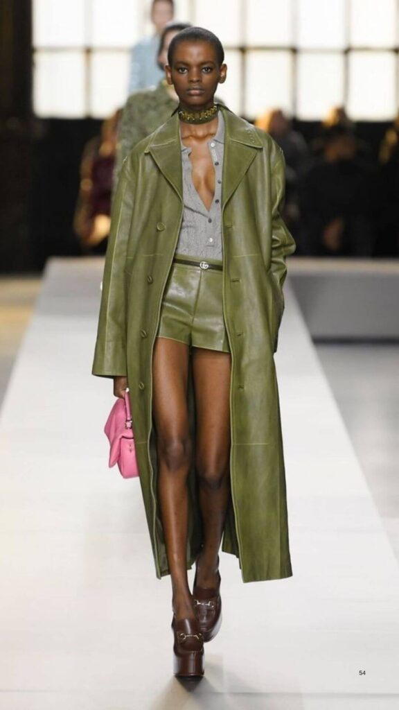 Cómo vestir con el verde oliva este otoño: 7 ideas fáciles y elegantes. 4 Cómo vestir con el verde oliva